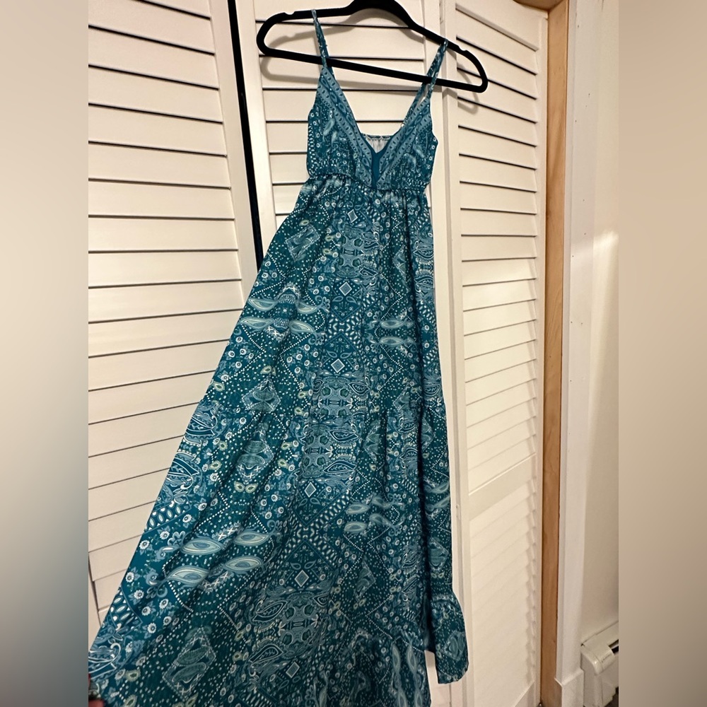 Beautiful shades of green. Size small